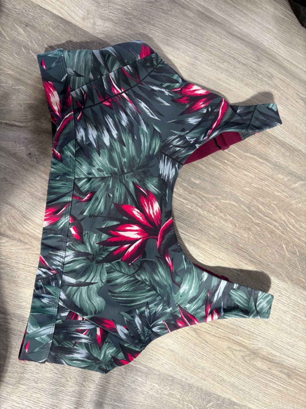 Lole Women’s Tropical Print Sports Bra - Green & Pink